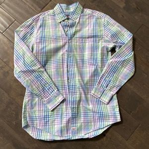 Men’s vineyard vines slim fit Murray shirt, size medium. Excellent condition.